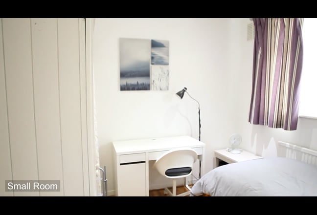 1 room to rent in 3 bedroom flat in Mile End Main Photo