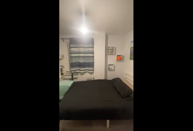 En-suite room ,5 mins to Canary Wharf , E14  Main Photo