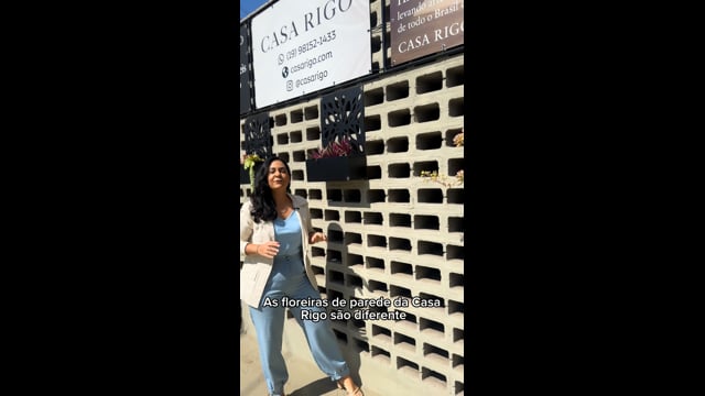 Floreira de Parede Abstrata