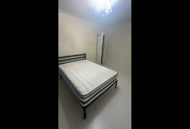 Short Term Room Availble Edgware Station Main Photo