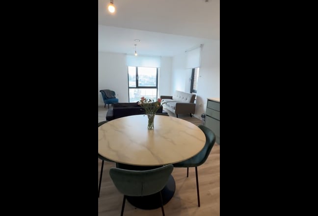 Spacious Double Room in a Luxury High-Rise Main Photo