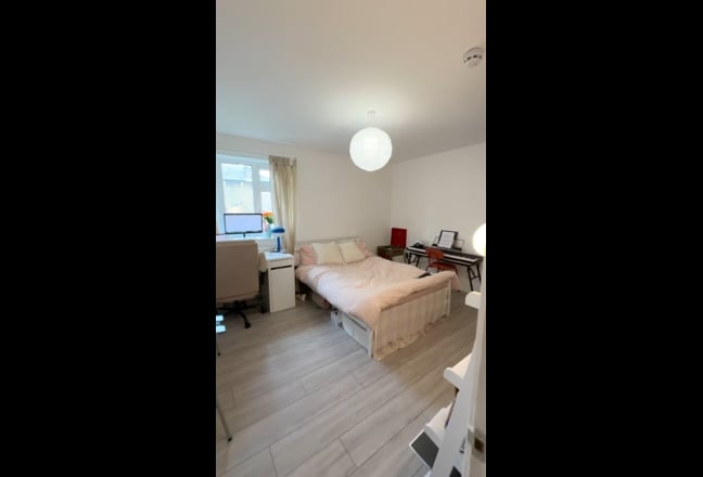 2 Rooms Available in Lovely 3 Bed Finsbury Flat  Main Photo