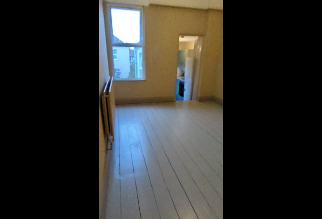 Quiet room in a gorgeous, well located flat Main Photo