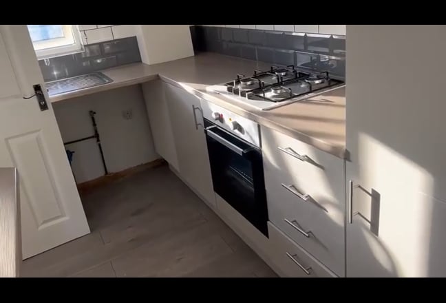 2 Bed Flat, High Road Leytonstone, E11 Main Photo