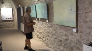 El pintor Daniel Berdala fa una visita guiada per la seva exposició a l'Alfolí de la Sal