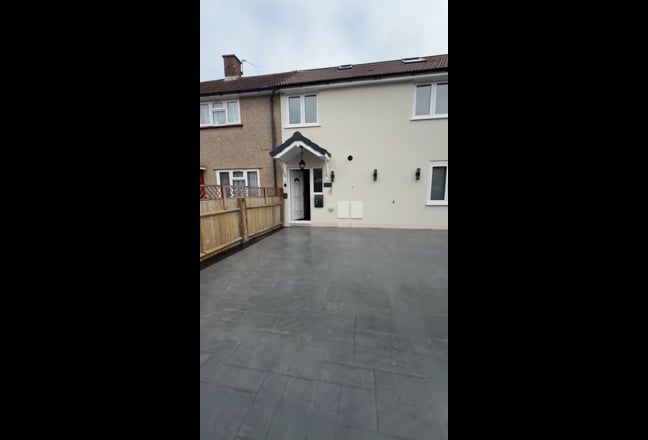Clean Double Room En-suite - Near Wexham Park H Main Photo