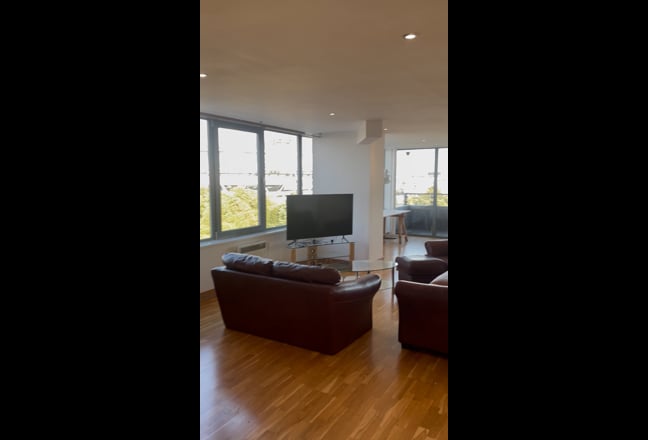Stratford Room to Rent - high floor with Balcony  Main Photo