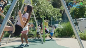 J438 Áreas de juegos juegos clásicos columpios vídeo