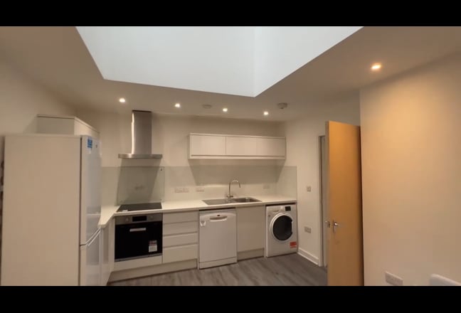 One bed flat in town centre(BH1) Main Photo