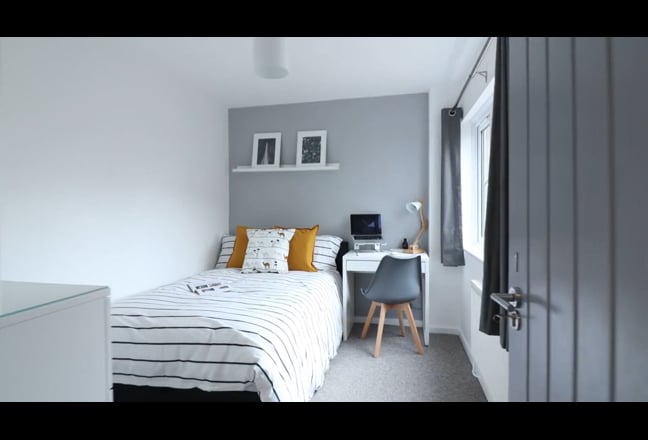 Video 1: Large double floodlight with huge windows