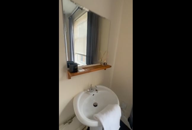 Large doubles!Parking/Garden.5 mins walk to LRI Main Photo
