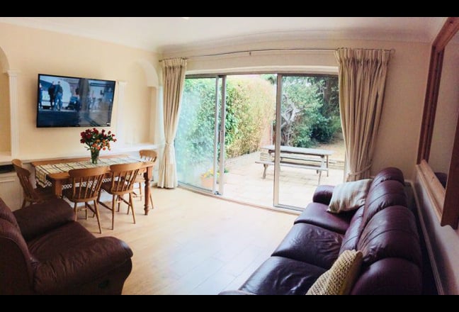 En Suite Room in Lovely House. Great location Main Photo