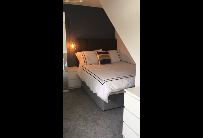 Large  bright double garden room with ensuite Main Photo