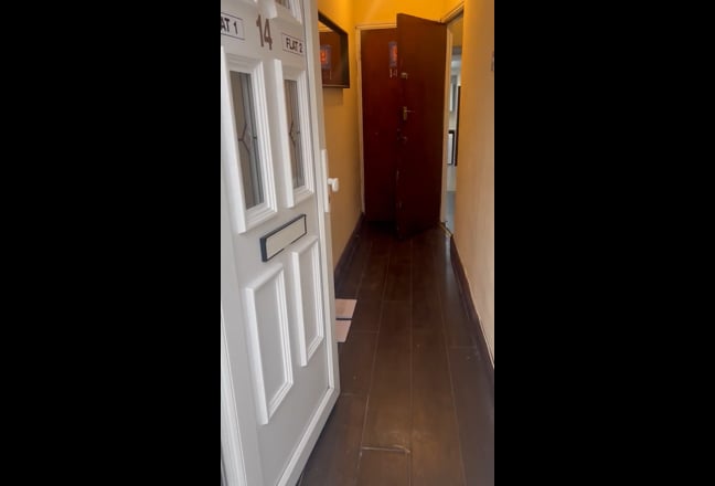 2 bedroom flat Main Photo