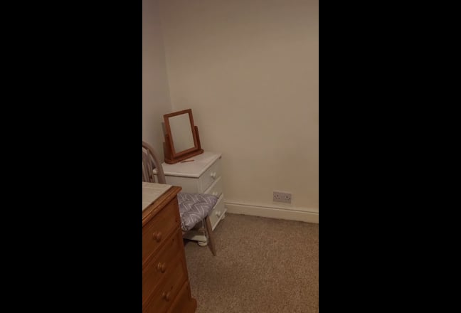 Large room in shared house Main Photo