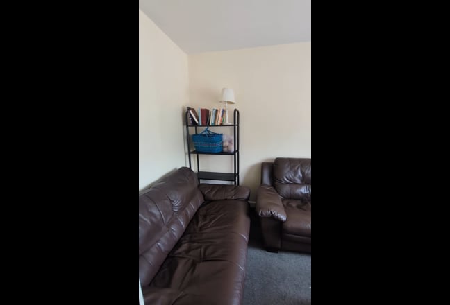760/M Large Double Room located in Central Cowley Main Photo