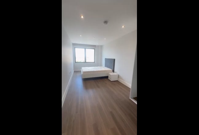 Luxury 1 bed apartment 16mins to central bills inc Main Photo
