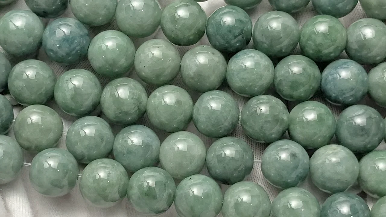 no.0120 ミルキーなビルマジェイド　一点物 ビルマ翡翠（ジェイダイト） ラウンド10mm 半連/1連｜天然石ビーズの卸