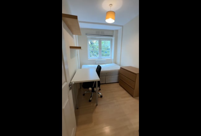 Clerkenwell 4-bed w/ Balcony + Lounge; Exmouth mkt Main Photo