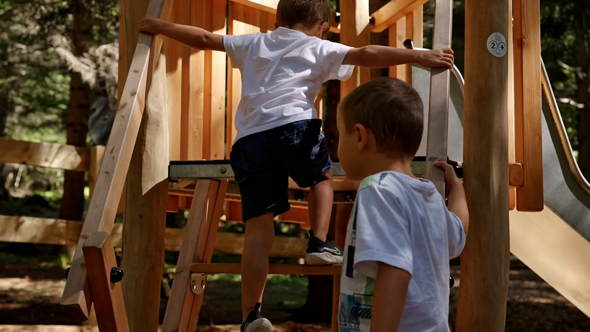 J4930 - Multiplay equipment, Sustainable natural wood equipment