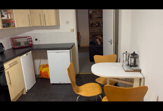 Far Headingley spacious 2 bedroomed flat Main Photo