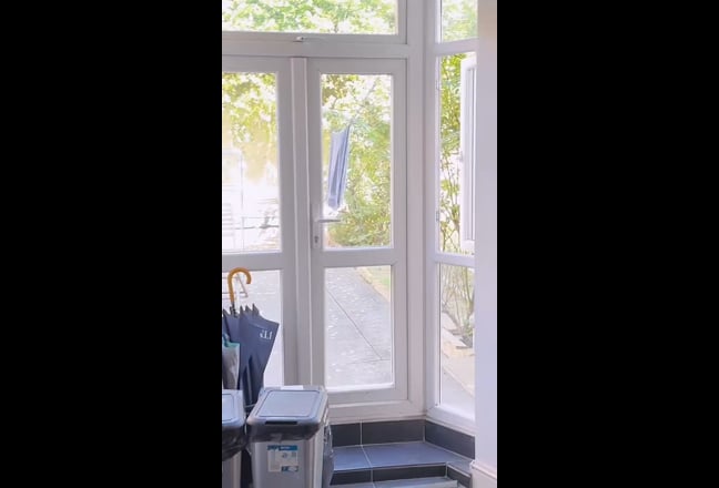 5 min walk to station, bills inc, Large Rooms Main Photo