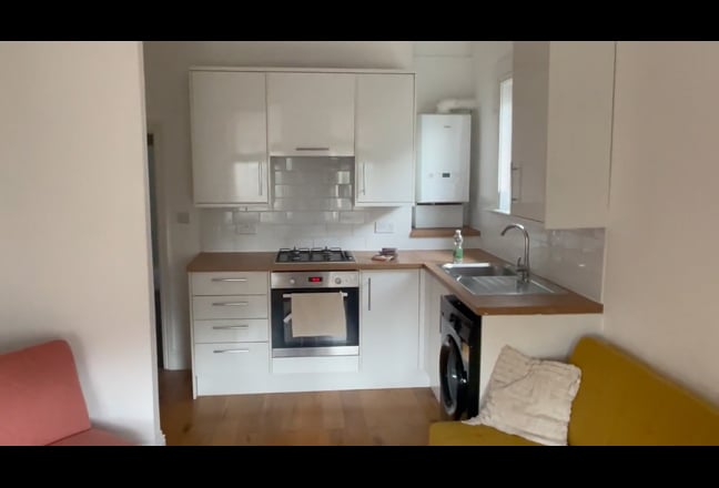 Furnished Double Room by Tooting Station Main Photo