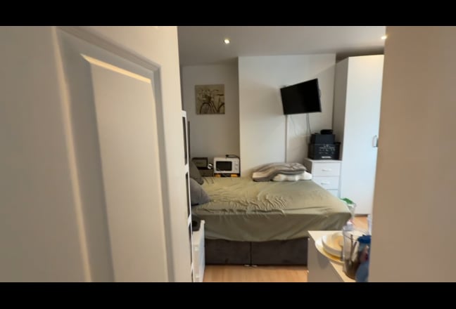 En-Suite Double Room - Caversham Main Photo