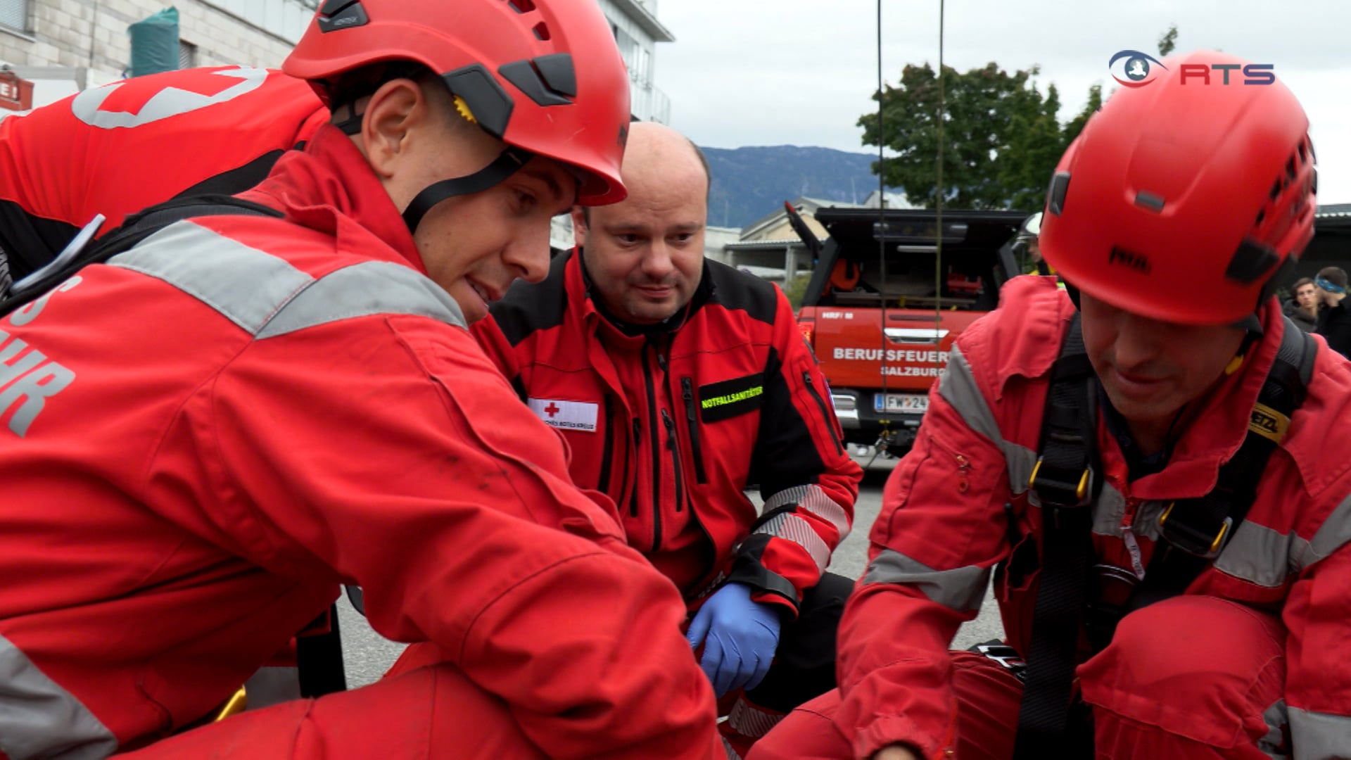 premiere-in-der-berufsfeuerwehr-erster-tag-der-offenen-tuer-mit-weiblicher-verstaerkung
