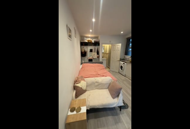 Fab ground floor studio flat in Balham Main Photo