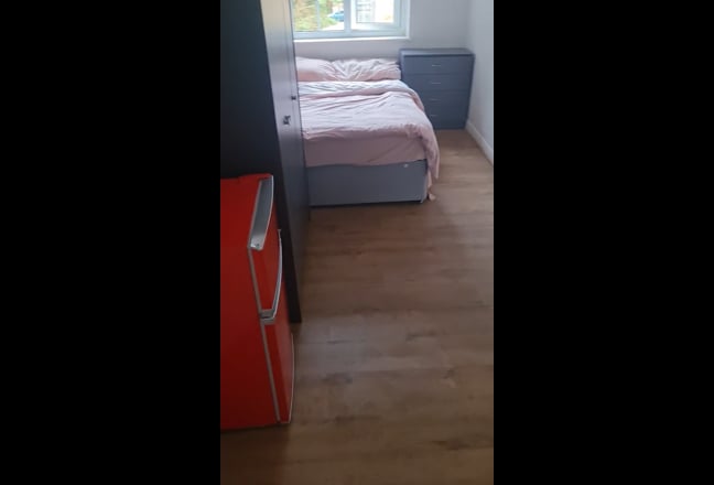 A furnished double room.  Main Photo