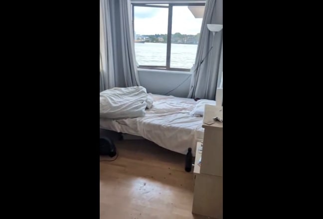 Great room overlooking Thames Main Photo