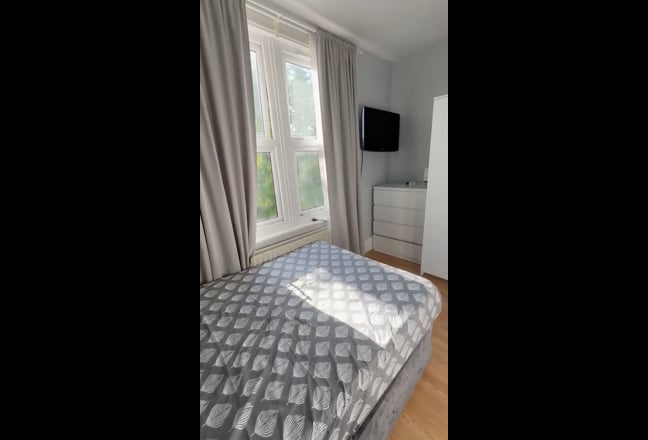Spacious Single Room with All Bills Included Main Photo