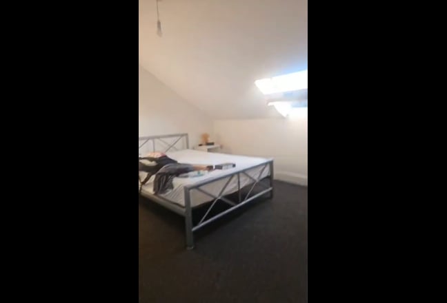 Tenency takeover : Single occupancy double room Main Photo