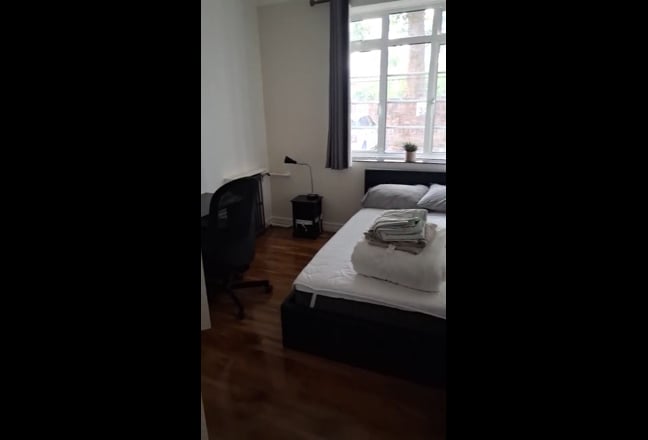 Looking for new flatmate Main Photo