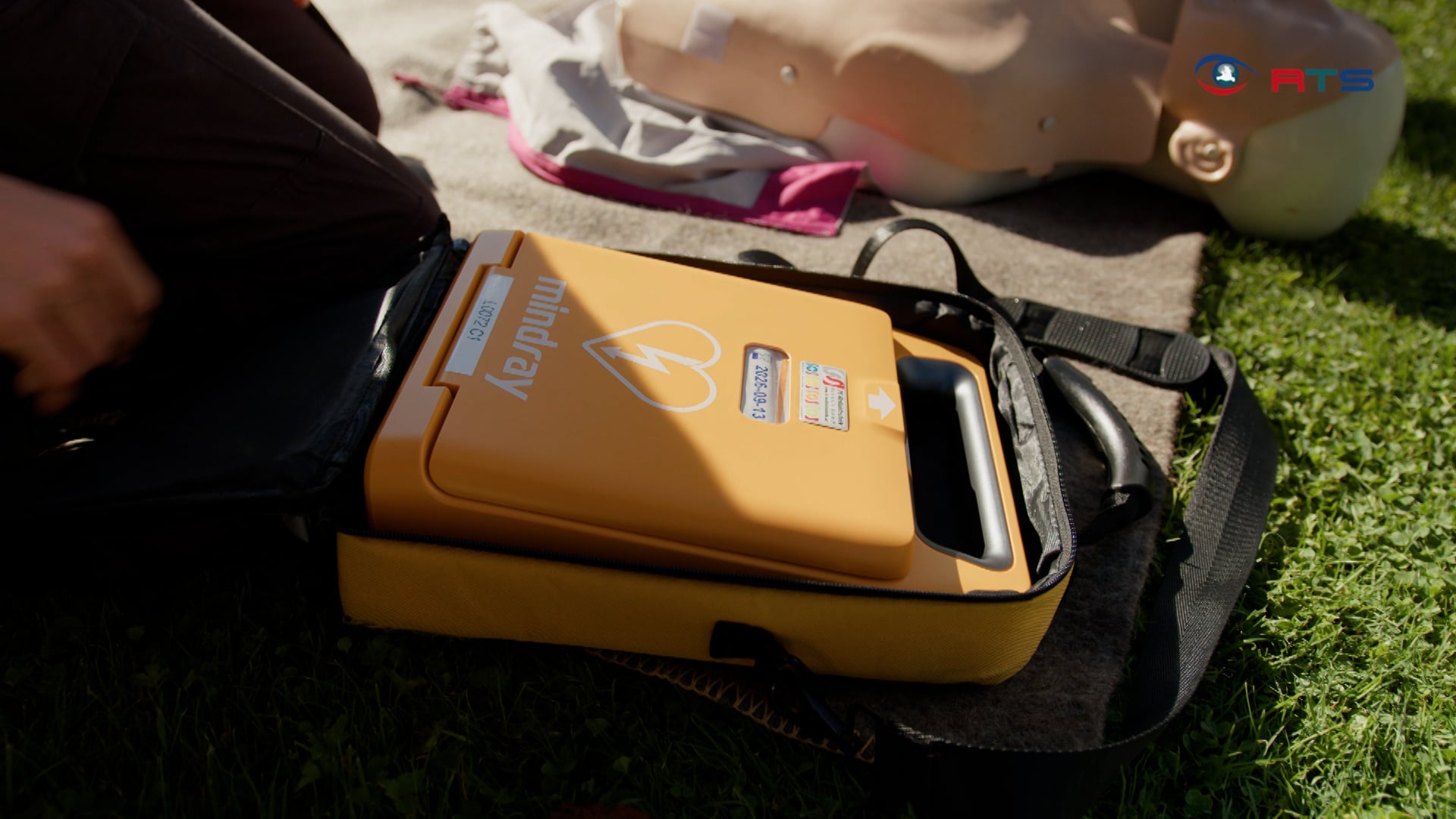 lebensretter-defibrillator-helfen-ohne-angst