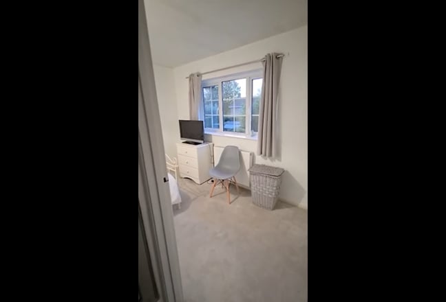 Double Room in Tilgate Park Crawley  Main Photo