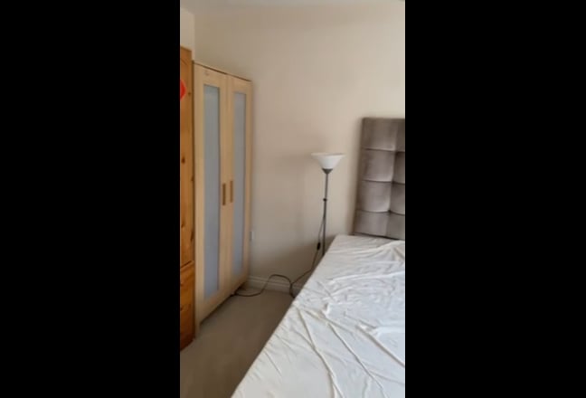 Large en-suite room to rent Main Photo
