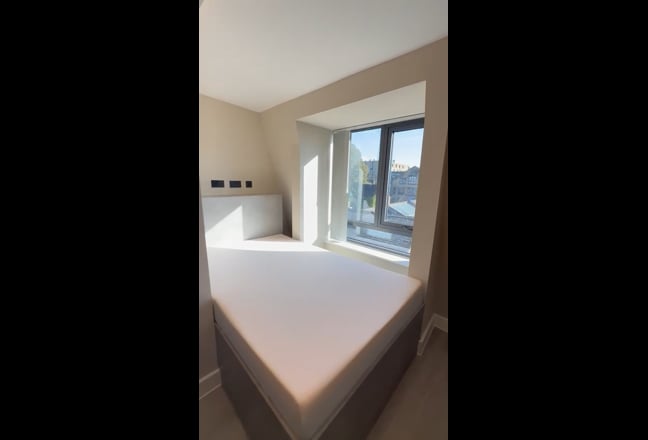 New Modern Studio - Top Floor - No Deposit - 156pw Main Photo