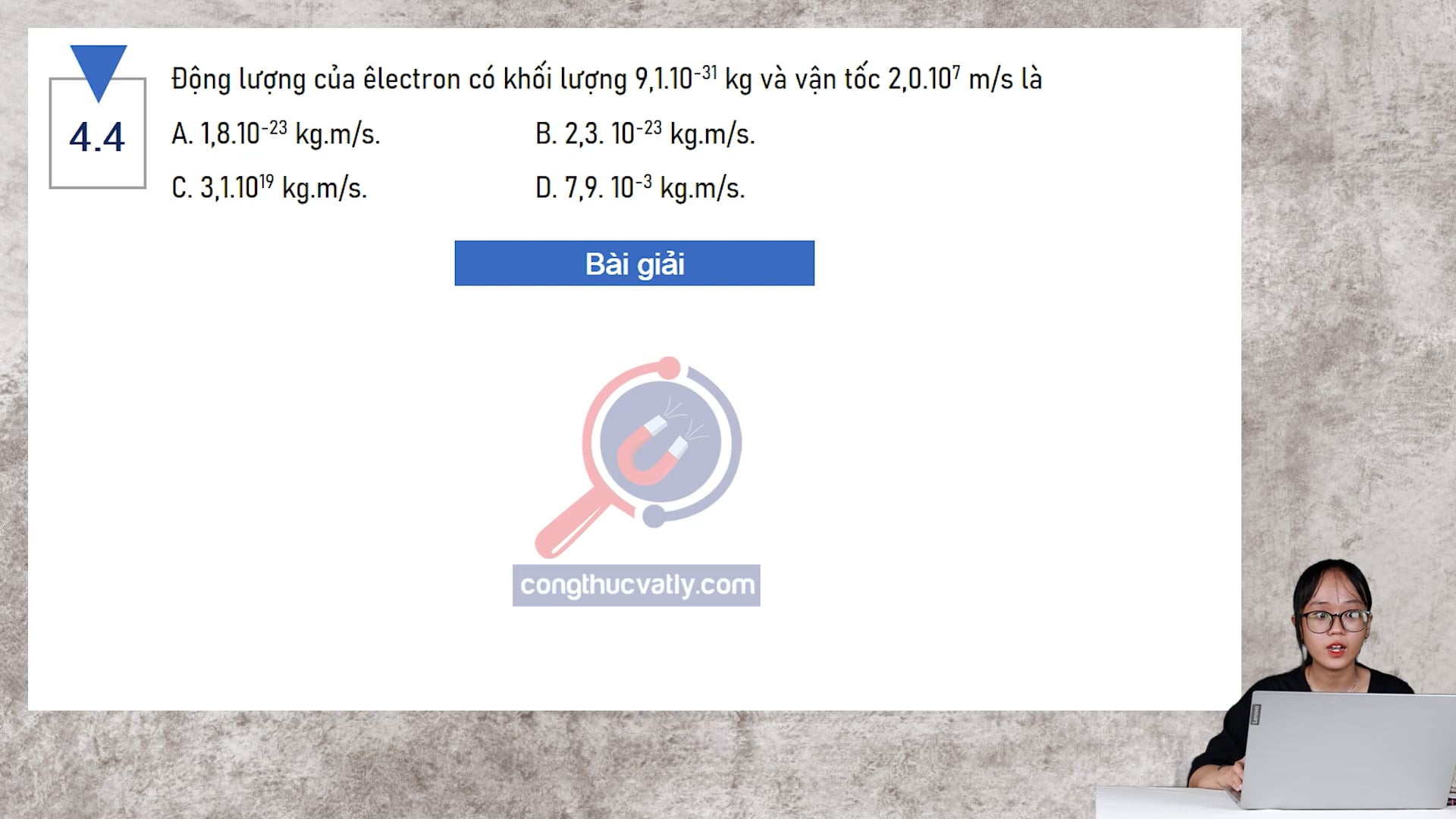 Động lượng của electron có khối lượng 9,1.10^-31 kg và vận tốc 2,0.10^7 m/s là bao nhiêu?
