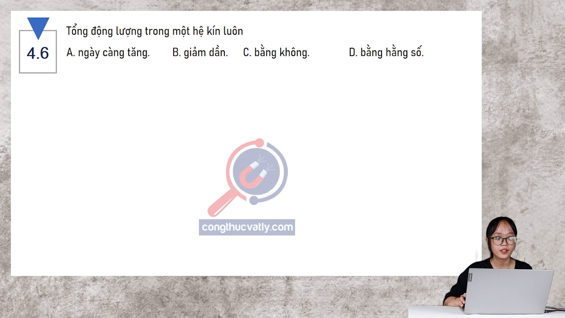 Tổng động lượng trong một hệ kín luôn như thế nào?