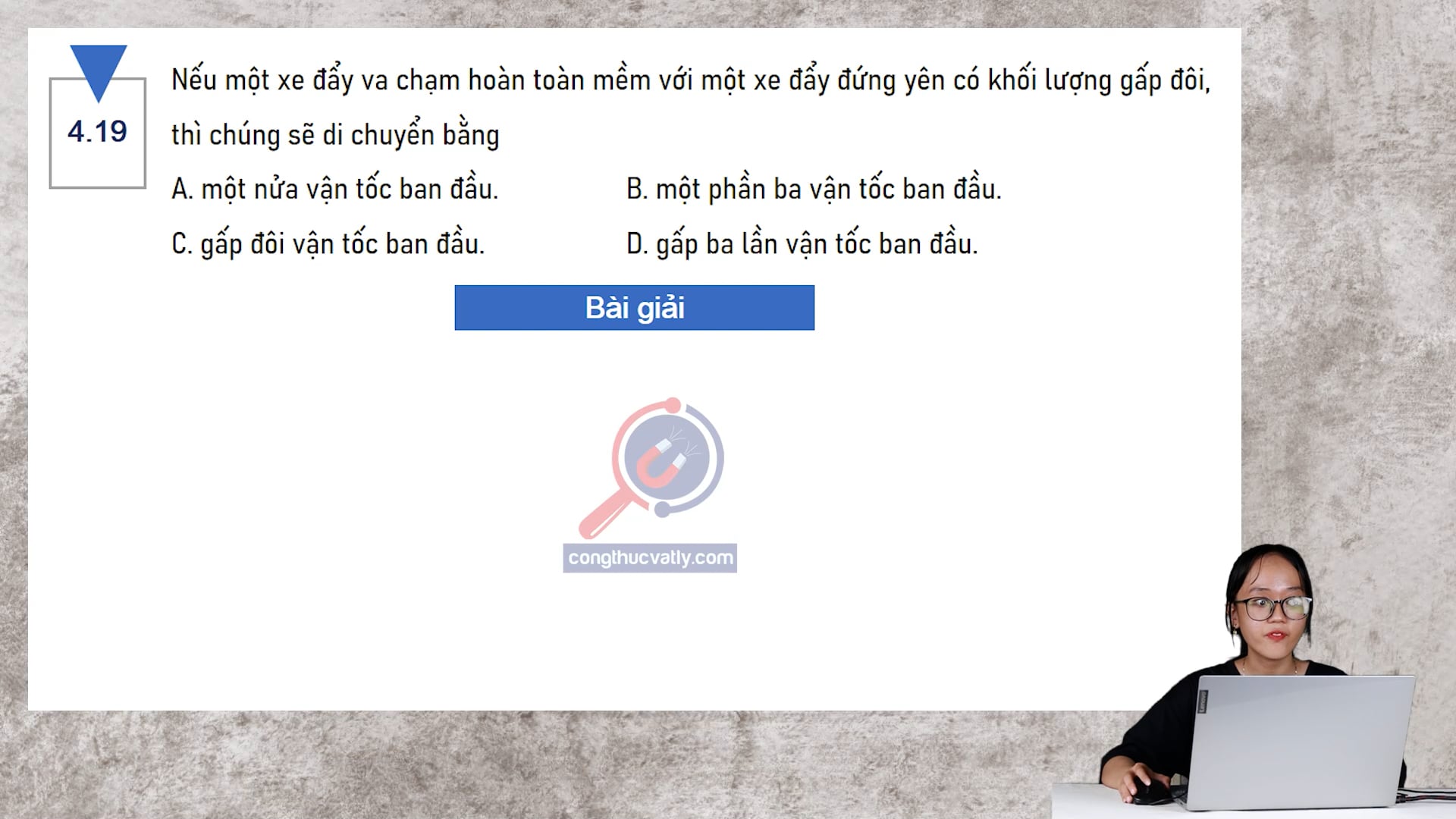 Nếu một xe đẩy va chạm hoàn toàn mềm với một xe đẩy đứng yên có khối lượng gấp đôi, thì chúng sẽ di chuyển bằng bao nhiêu vận tốc ban đầu?
