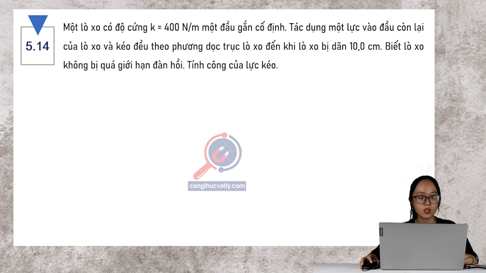 Một lò xo có độ cứng k = 400 N/m một đầu gắn cố định. Tác dụng một lực vào đầu còn lại của lò xo và kéo đều theo phương dọc trục lò xo. Tính công của lò xo.