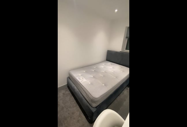 En-suite Room – 3–5 mins walk from UOB Main Photo