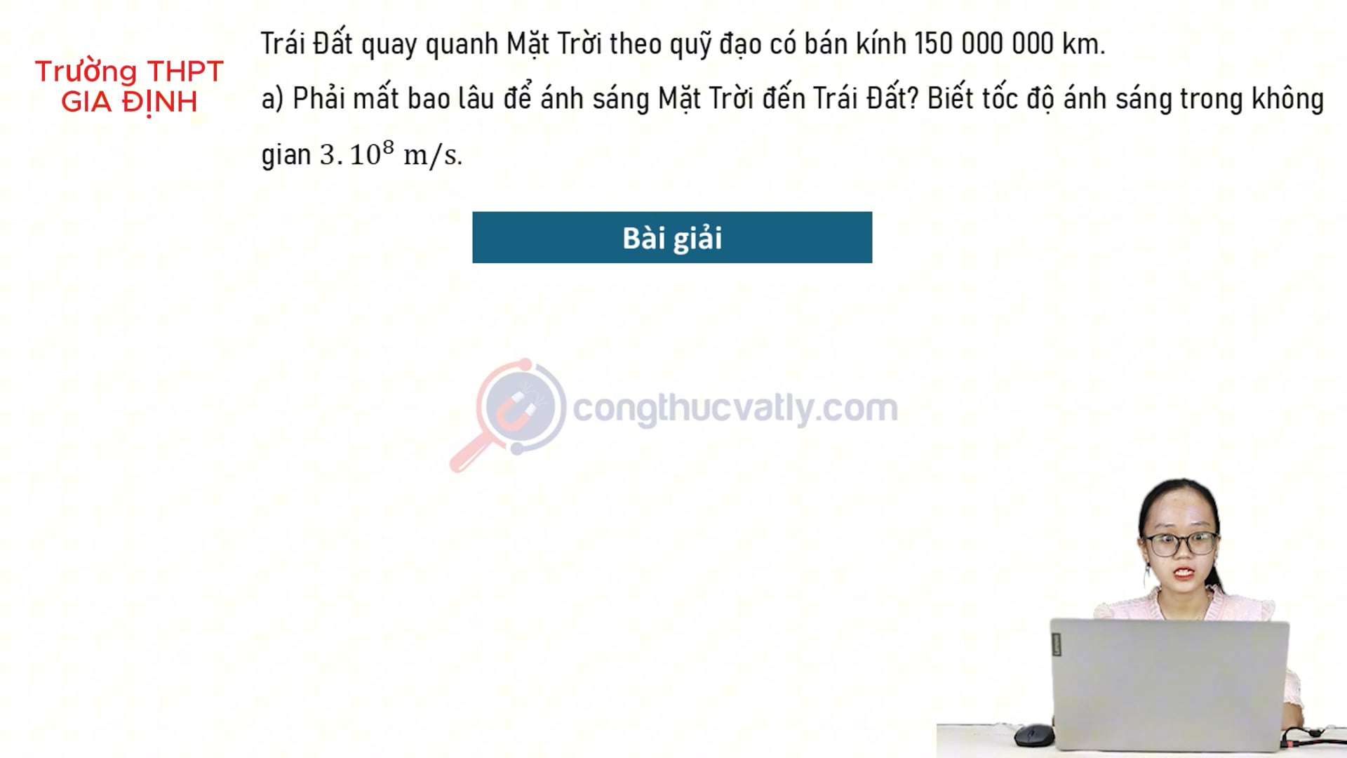Trái Đất quay quanh Mặt Trời theo quỹ đạo có bán kính 150 000 000 km. Phải mất bao lâu để ánh sáng Mặt Trời đến Trái Đất? Tính tốc độ quay quanh Mặt Trời của Trái Đất.