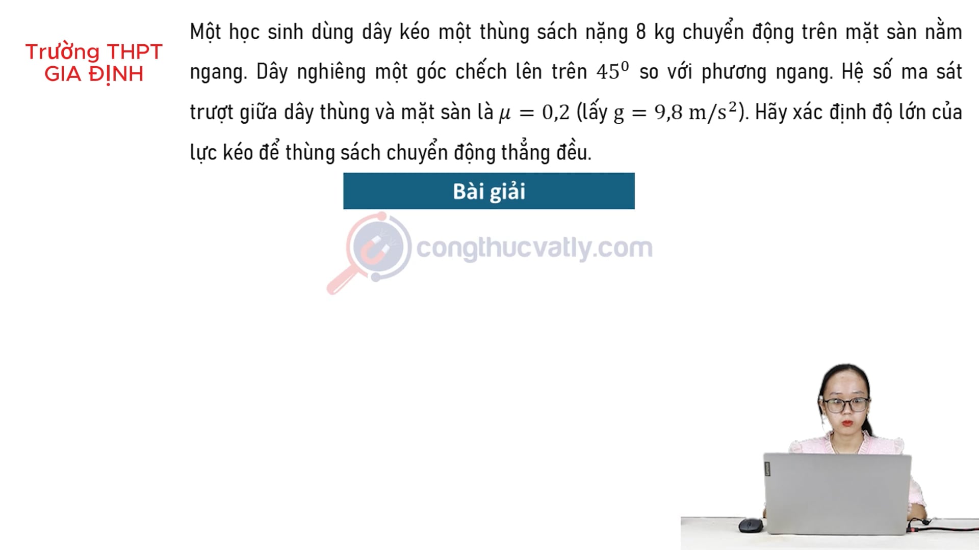 Một học sinh dùng dây kéo một thùng sách nặng 8 kg chuyển động trên mặt sàn nằm ngang. Hãy xác định độ lớn của lực kéo để thùng sách chuyển động thẳng đều. 