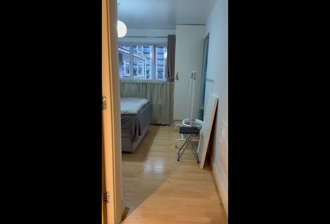 An en-suite double room to rent with parking space Main Photo