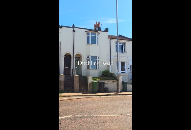 Rooms in a 5 bed house with all bills included Main Photo