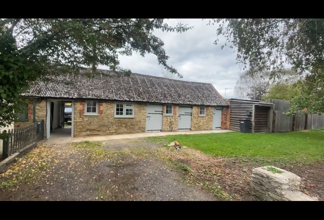 Renovated one bedroom cottage  Main Photo