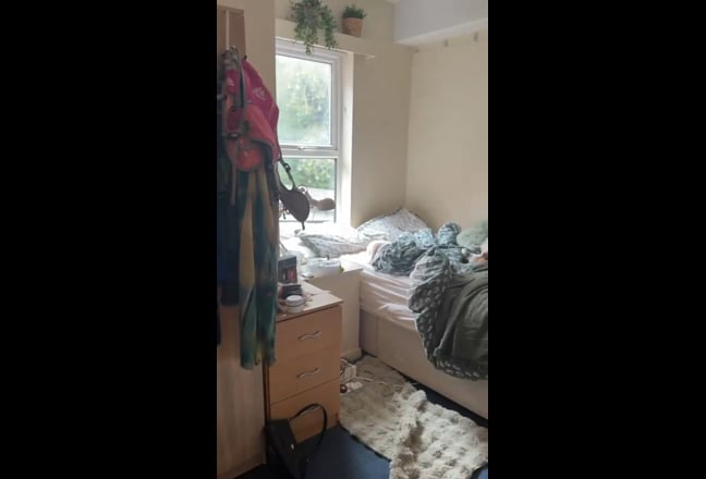 Double bedroom near UOB  Main Photo